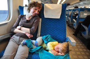 Kacper śpi w Shinkansenie
