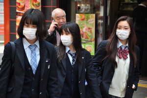 Tokyo dzieci idą do szkoły