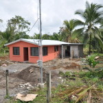 Budowa domu w drodze do Tortuguero