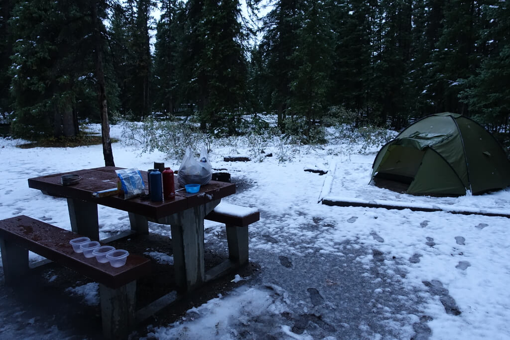 Namiot zimą w Kanadzie