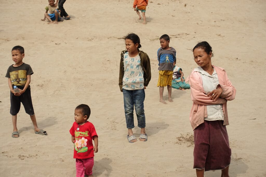 Mieszkańcy wsi nad rzeką Mekong